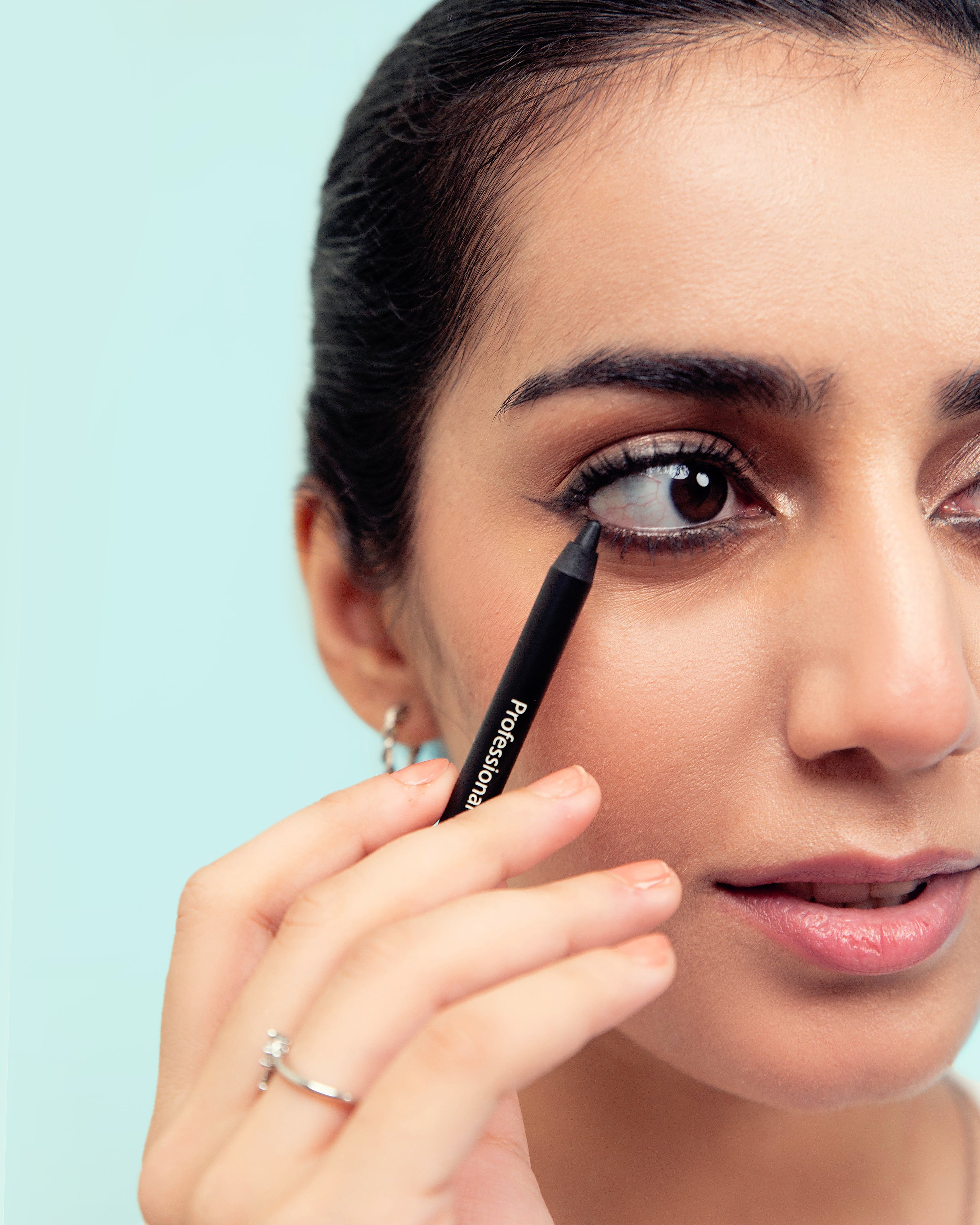 Glow Beauty | Black Kajal Pencil | Best Price in Pakistan original skincare product Pakistan مرکزی تصویر