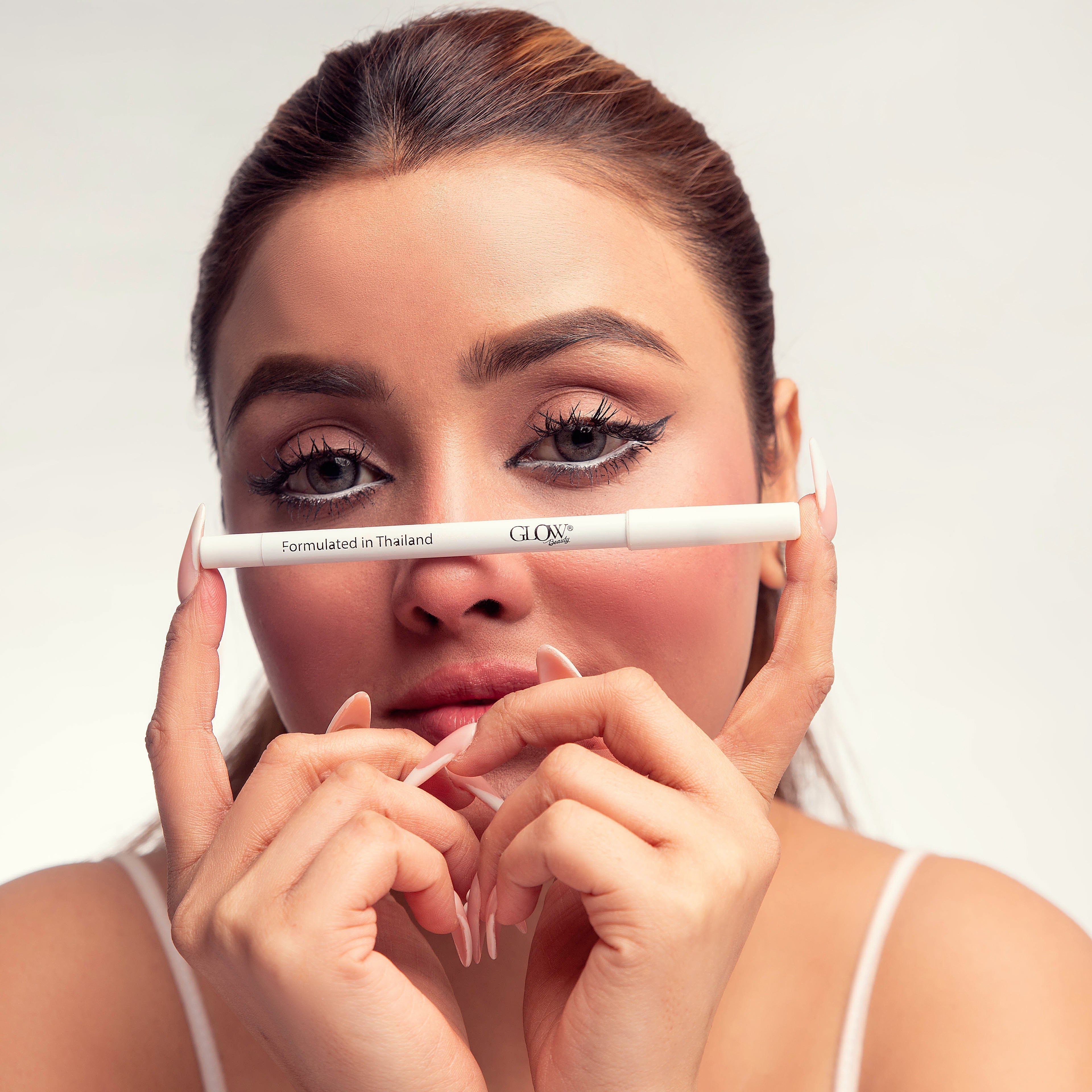 Glow Beauty | White Kajal Pencil | Best Price in Pakistan original skincare product Pakistan مرکزی تصویر