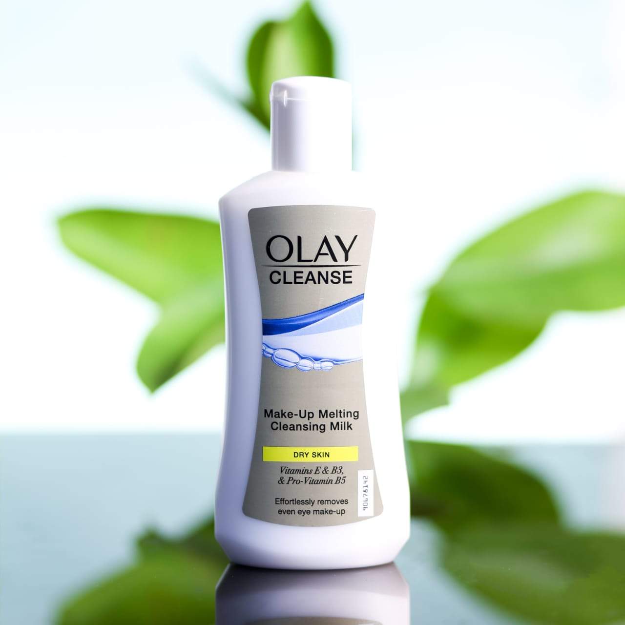 OLAY CLEANSE CLEANSING MILK DRY SKIN 200 ML | Best Price in Pakistan original skincare product Pakistan مرکزی تصویر