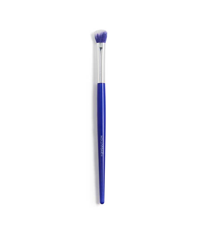 Revolution Relove Blending Brush Queen Fluffy | Best Price in Pakistan original skincare product Pakistan